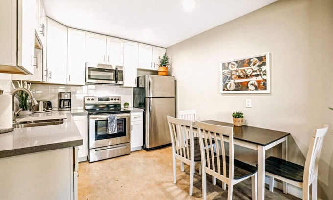 Camelback East Condo | Relaxing Desert Botanical 2 Bedroom In Biltmore