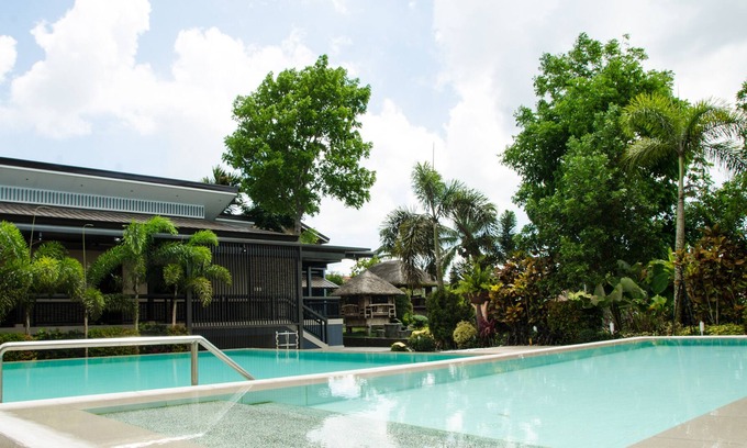 Tagaytay House | Relaxing Guest House with Private Pool and Garden