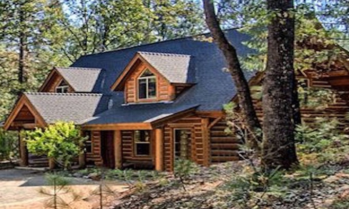 Lakehead House | Relaxing Lake Retreat Pool Hot Tub Fire Pit Game Room