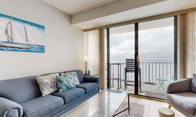 Garden City Condo | Relaxing Oceanfront 2BR Beach Condo! Royal Garden 1514