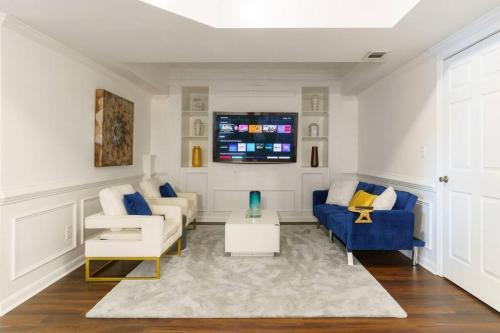 Lithonia House | Relaxing Retreat with 55-Inch TV and Lake Views