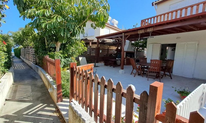 Pervolia Apartment | Relaxing Seaside Manors