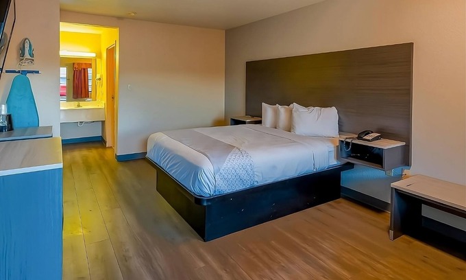 Sweet Home Hotel | Relaxing Unit near H‑E‑B with Outdoor Pool Access and Free On‑Site Parking