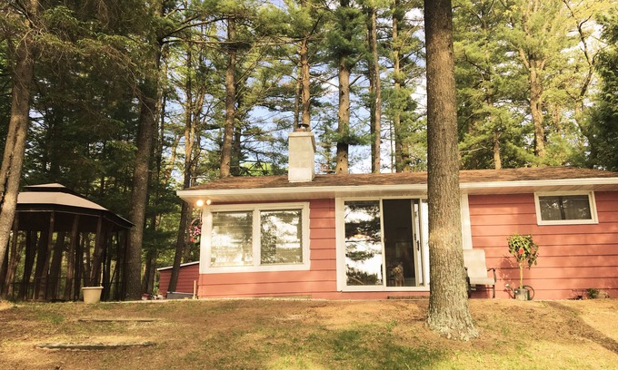 Waupaca House | Relaxing Waterfront Cabin Located On A Sandy Bottom Crystal Clear Lake.