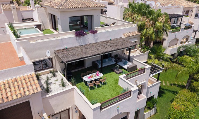 Marbella Apartment | RELISH THIS TOP NOTCH, GENEROUS DUPLEX WITH HEATED POOL IN PRIVATE SOLARIUM