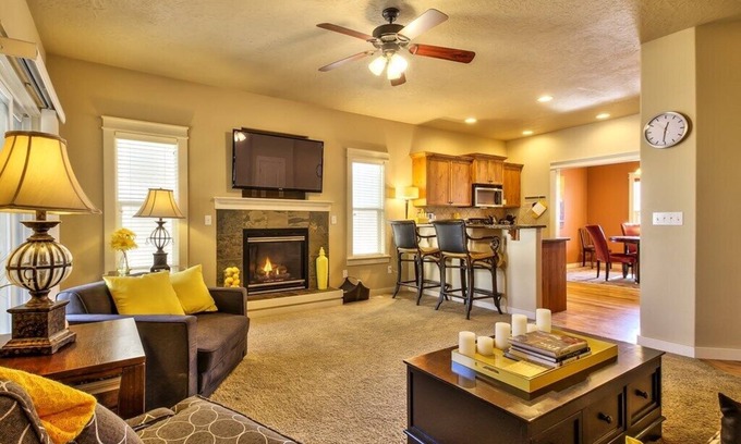 Meridian House | Relocation Specialists, Community pool, close to everything in Treasure Valley!