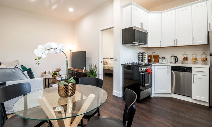 Mission Beach Apartment | *REMODELED* 20 SECONDS WALK to the OCEAN + PARKING