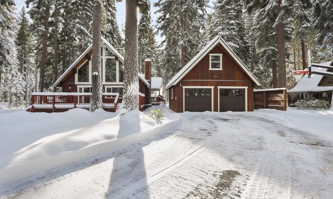 Carnelian Bay Ski Chalet | Remodeled Cabin - Walk to Beach, Hot Tub
