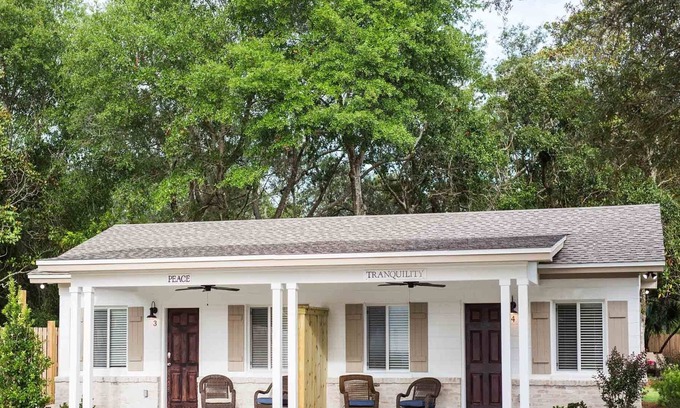 Destin House | Remodeled Destin Cottage with Easy Access to Dining, Shopping, and Harbor!