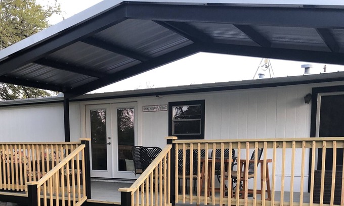 Weatherford Cottage | Remodeled family place on 5 acres, large deck w TV