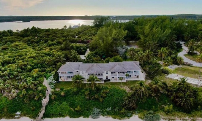 Savannah Sound Condo | Remodeled Lux Condo Directly on Windermere Beach - Club Privileges