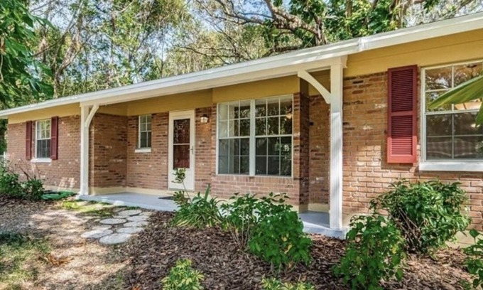 East County Civic Group House | Remodeled Open floor Plan -Private house with a large yard - Pet Friendly