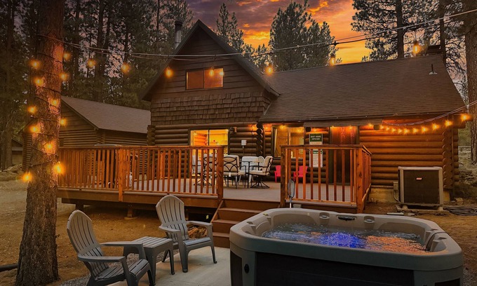 Sisters Cabin | Remodeled Sisters Cabin - HOT TUB - Dog Friendly!