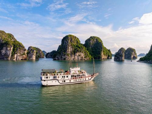 Hon Gai Boat Rental | Renea Cruises Halong