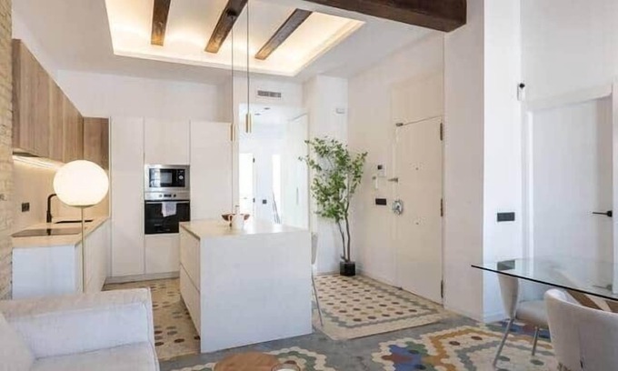 Trinitat Apartment | Renewed tradition: In front of the river and downtown.