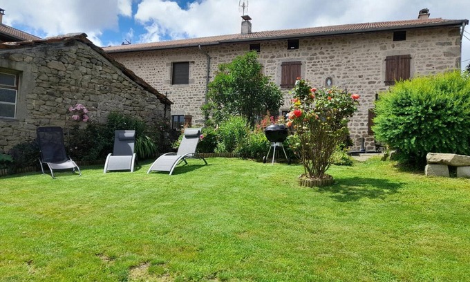 Chalmazel-Jeansagniere Cottage | Renovated farmhouse with garden, authentic charm and comfort