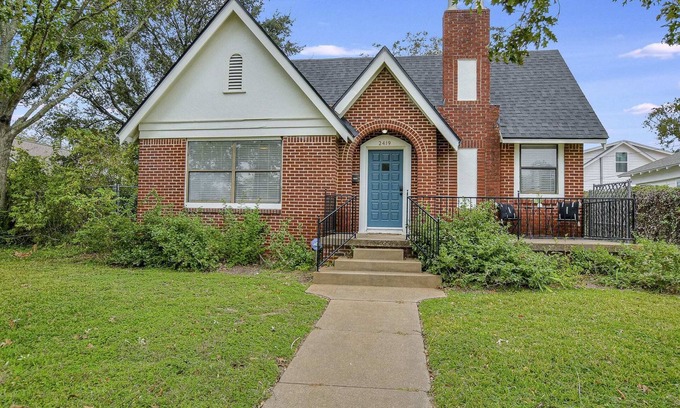 Austin Ave. House | Renovated 1927 Tudor Bungalow in Waco