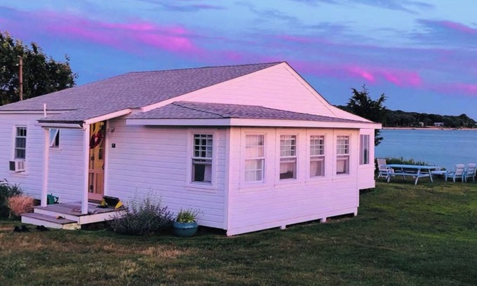 Town of Southold Town Cottage | Renovated 1930's cottage on the water near Greenport with WiFi, AC