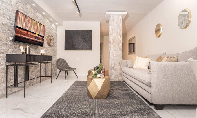 Jerusalem City Centre Apartment | Renovated 2 BR with 2 BTH front Mamilla Mall