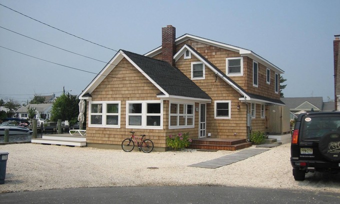 Normandy Beach House | Renovated 5 Bedroom 2 Bath Waterfront Summer Beach House