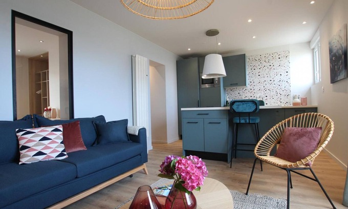 Barneville-Carteret Apartment | Renovated apartment with parking, sea view, services included in Barneville-Carteret