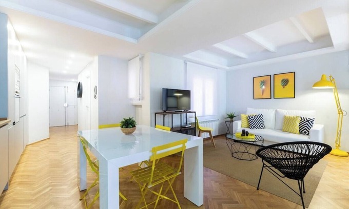 Embajadores Apartment | Renovated Apartment in Lavapiés