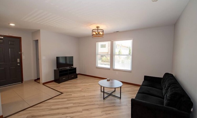 Notre Dame Apartment | Renovated Apt 4mins to Notre Dame - Free Parking