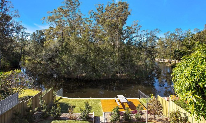 Umina Beach Apartment | Renovated Coastal getaway with water views