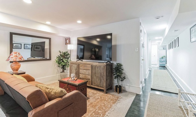 Northwest Apartment | Renovated & cozy retreat in beautiful Dupont/Logan area - walk to everything!
