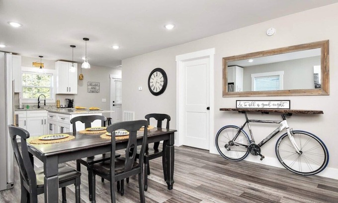 Dunean House | Renovated Downtown Greenville Urban Retreat