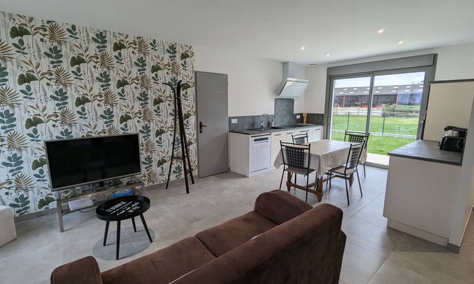 Epieds-en-Beauce Cottage | Renovated house with garden and parking, near Orleans, pet-friendly