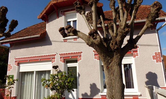 Molinet Cottage | Renovated house near Digoin, pets allowed, enclosed yard