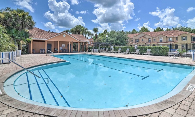 Crestwynd Bay House | Renovated Kissimmee Townhome: 5 Mi to Disney!