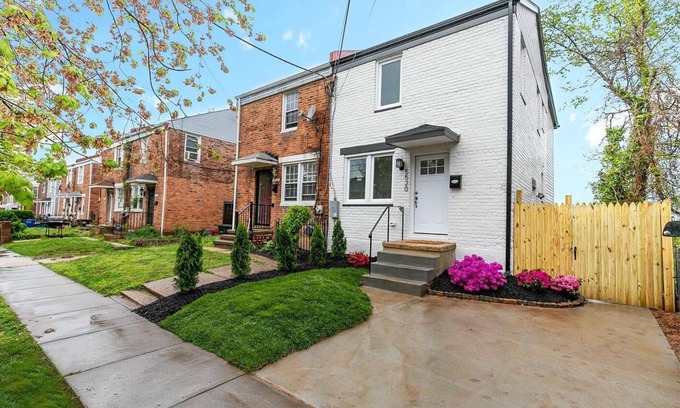 Capitol Heights House | Renovated Large Home