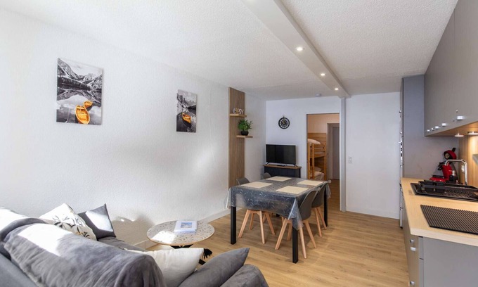 La Mongie Apartment | Renovated studio for 6, south loggia, near slopes, modern amenities