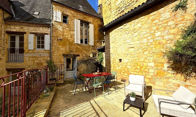 Saint-Cyprien House | Renovated village house & terrace in the heart of the medieval village of St Cyprien