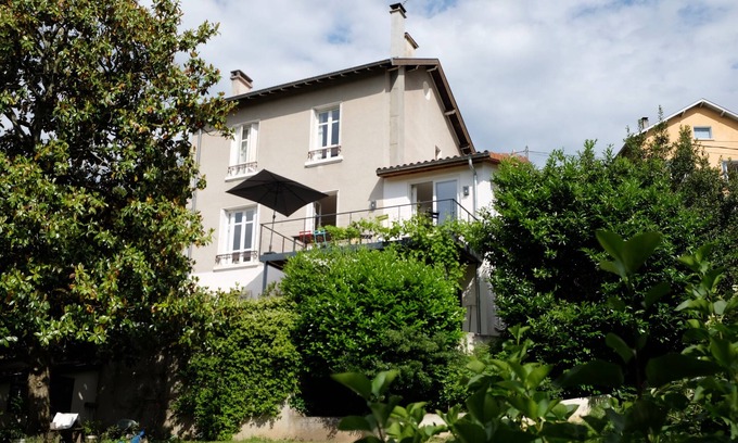 Charlier - Valvert Bed & Breakfast | Rent house 4 bedrooms - sleeps 8 + view and swimming pool - 10mn from Lyon
