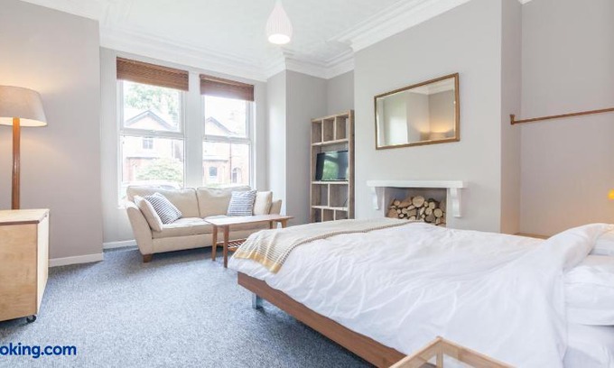 Chorlton-cum-Hardy Apartment | Rentalshosted Chorlton