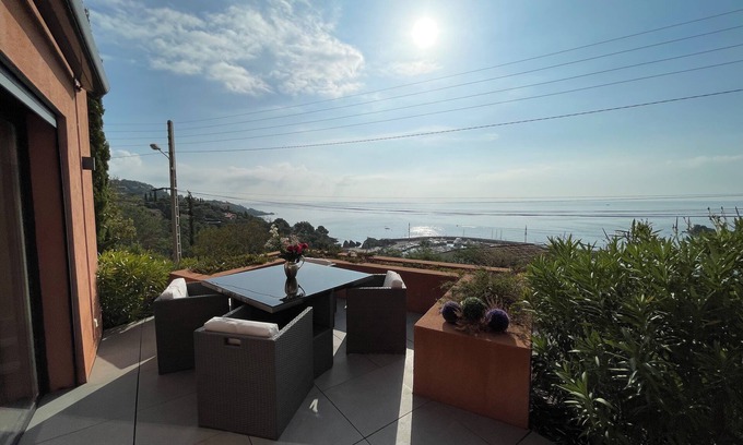 Theoule-sur-Mer Apartment | Residence Arc-en-Ciel 5 Star App. A modern with stunning Sea Views and Pool