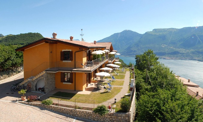 Tignale Apartment | Residence Garden: Three-room apartment with balcony and lake view