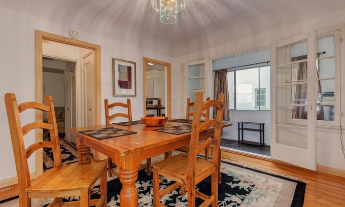 Mid-Wilshire House | Residential Duplex Home, Central LA, 3 Bed, 2 Bath+Parking!