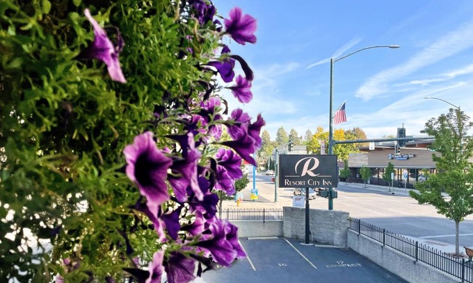 Garden District Hotel | Resort City Inn Coeur d Alene