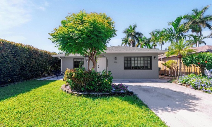 Naples Park House | Resort Style Modern Oasis w/Private Pool + Bikes