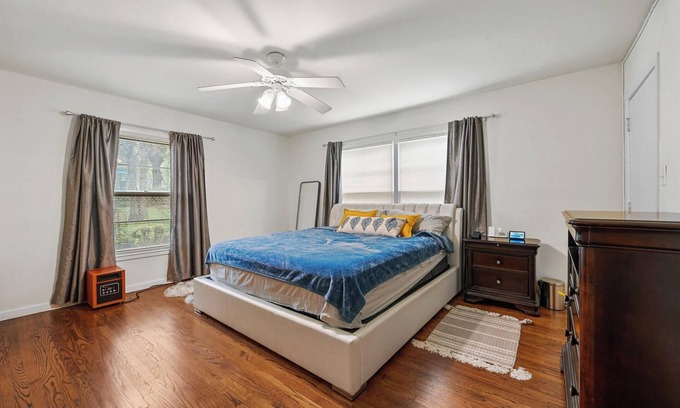 Hurst House | Rest and Relaxation - large oasis in the middle of town.