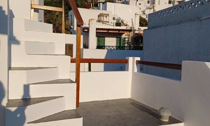 Skiros House | Rest as a local