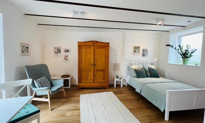 Großfischlingen Apartment | Restaurierter Altbau mit privatem Innenhof & Parkplatz