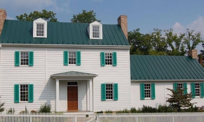 Lexington House | Restored 1840 House with Gardens in Historic Downtown