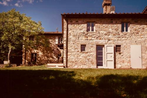 Porrena House | Restored Farmhouse In Tuscan Casentino Hills