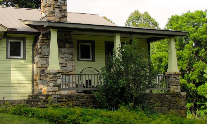 Barnardsville Other | Restored Farmhouse 1920s. Family and Pet Friendly. Borders National forest