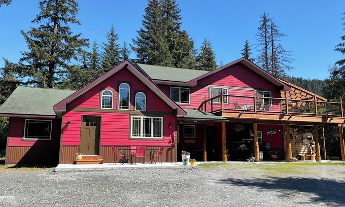 Bear Creek Cabin | Resurrection Peaks Lodge open May of 2025! Perfect for large groups.